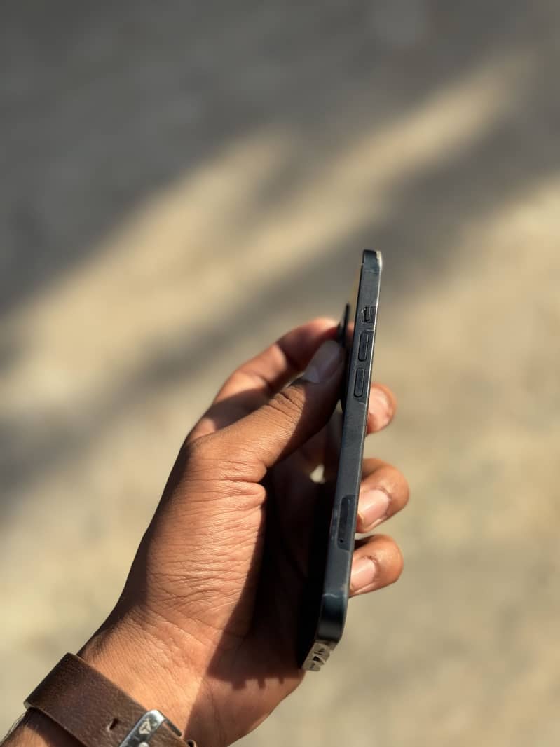 Apple iPhone 13 3