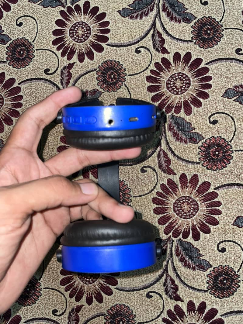 Headphone 0