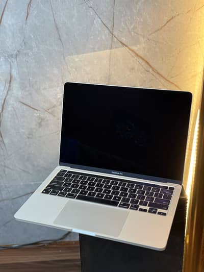 Macbook pro M1 2020 8gb ram 256gb storrage 86% battery health.