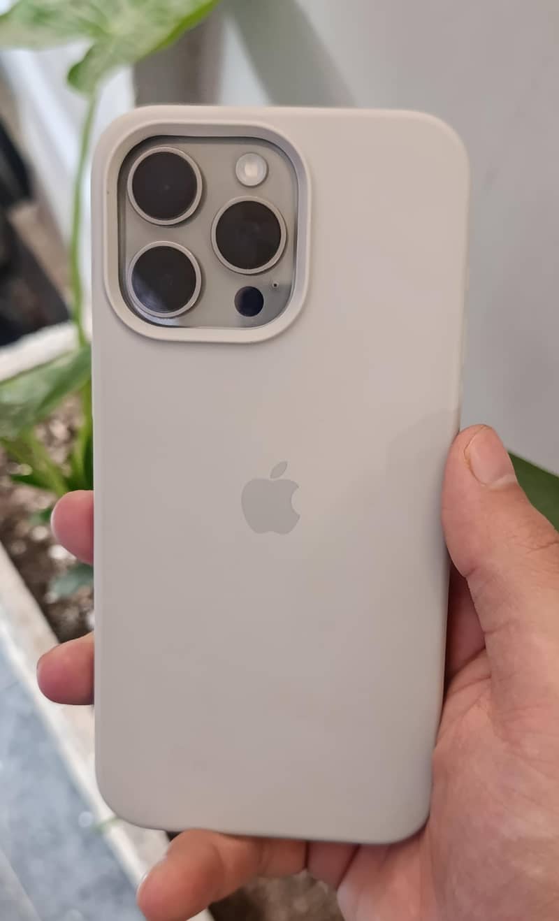 iPhone 15 Pro Max 3