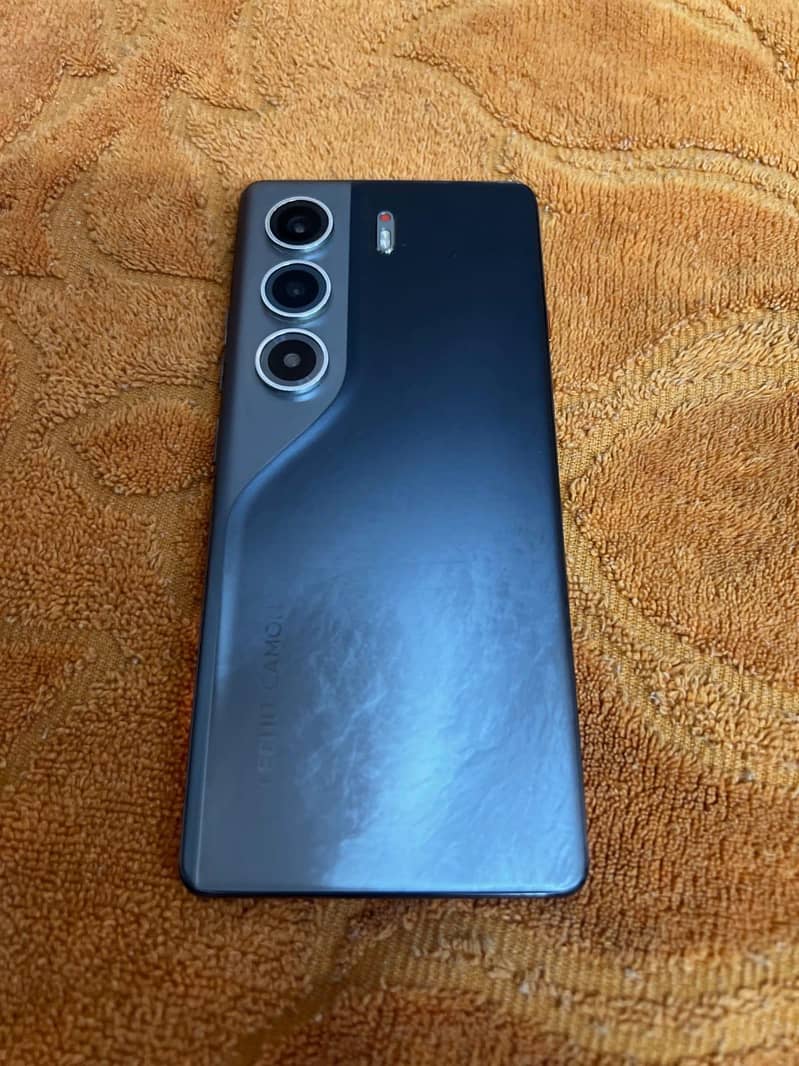 Tecno CAMON 40 Pro 1
