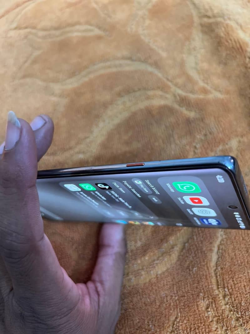 Tecno CAMON 40 Pro 4