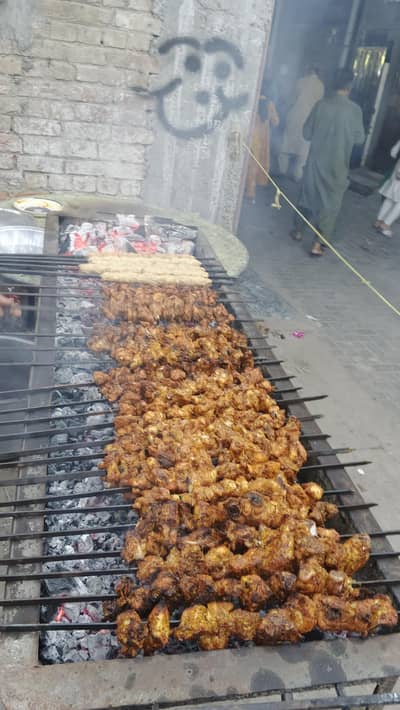 live bar b q