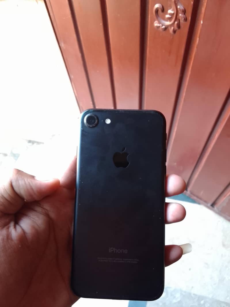 Apple iPhone 7 1