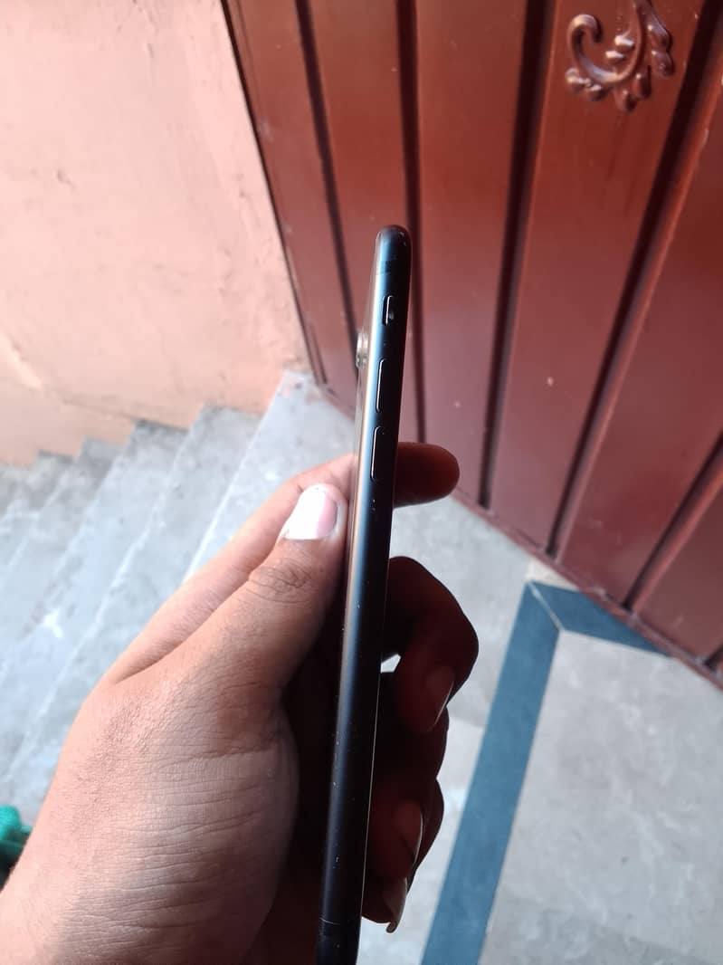 Apple iPhone 7 2