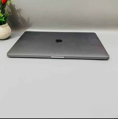 Macbook pro 2019 16 inch - issue in screen
