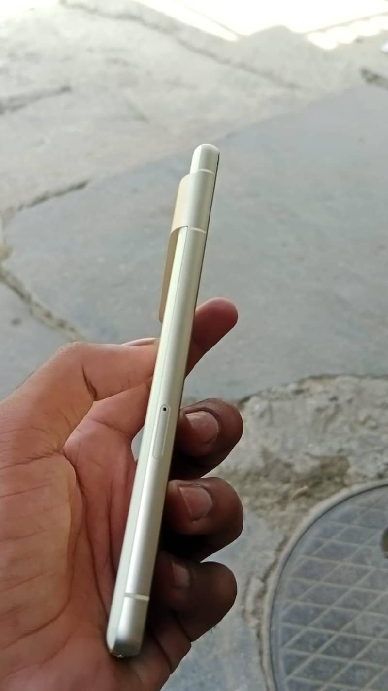 Google Pixel 7 4