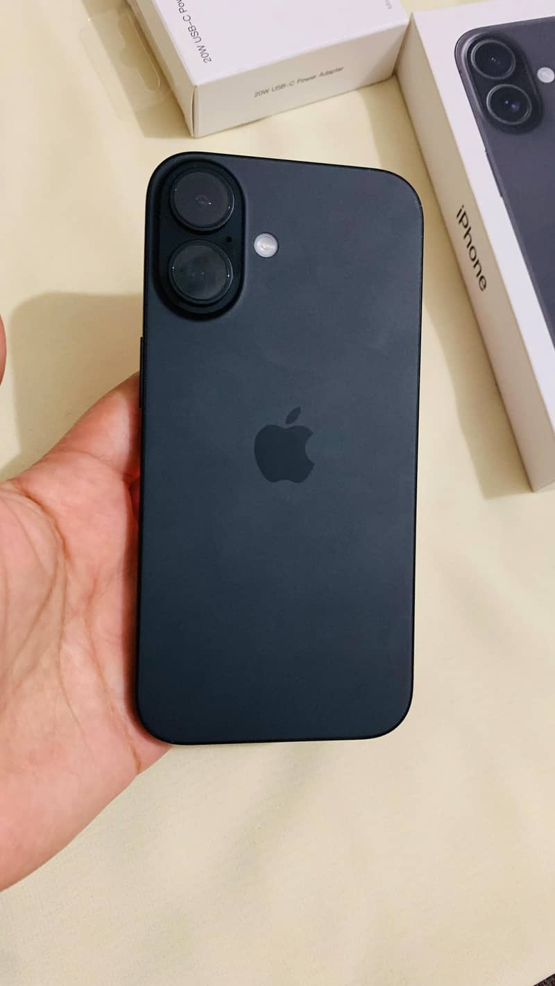 Apple iPhone 16 0