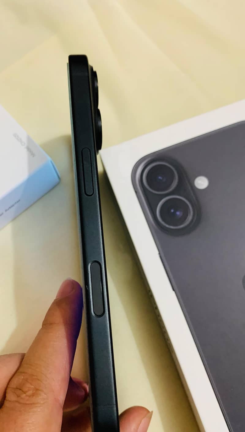 Apple iPhone 16 1