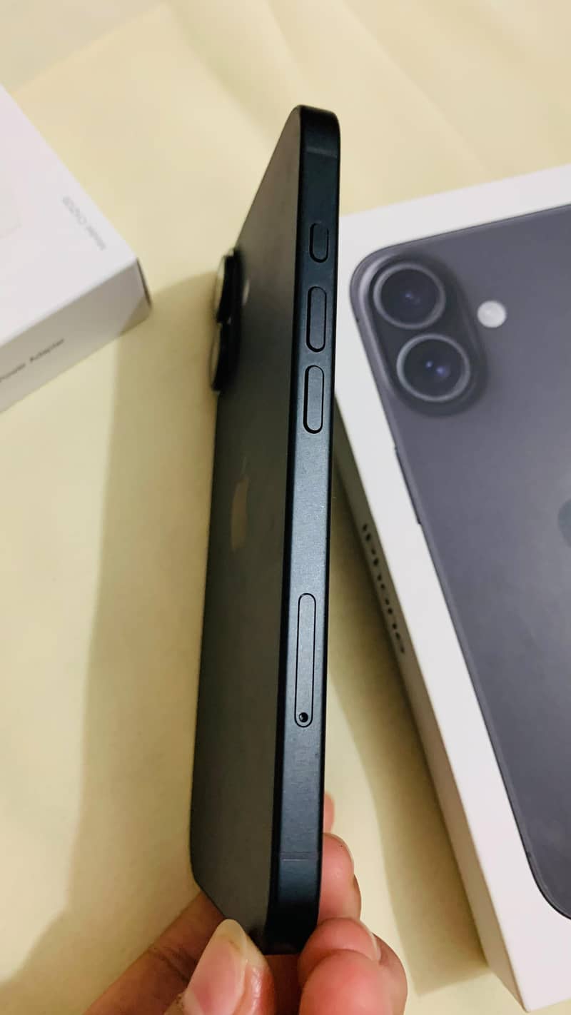 Apple iPhone 16 2