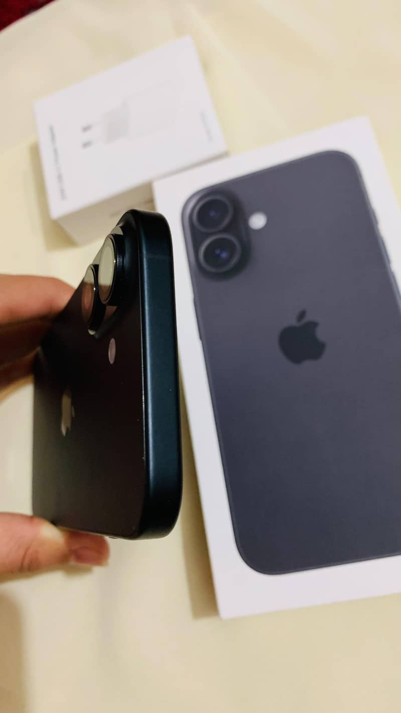 Apple iPhone 16 3