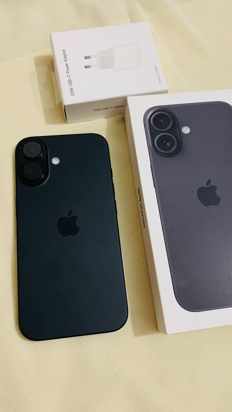Apple iPhone 16 4