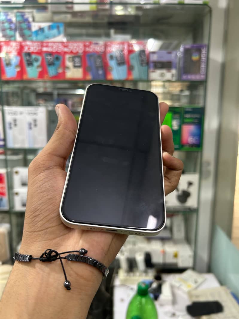 Apple iPhone 12 3