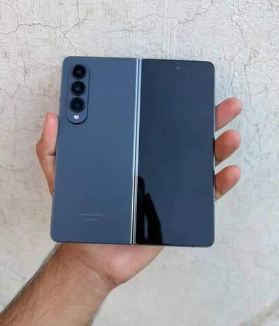 SAMSUNG Z FOLD 4 IN MINT CONDITION