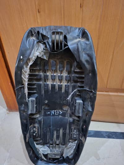 Gs 150 seat