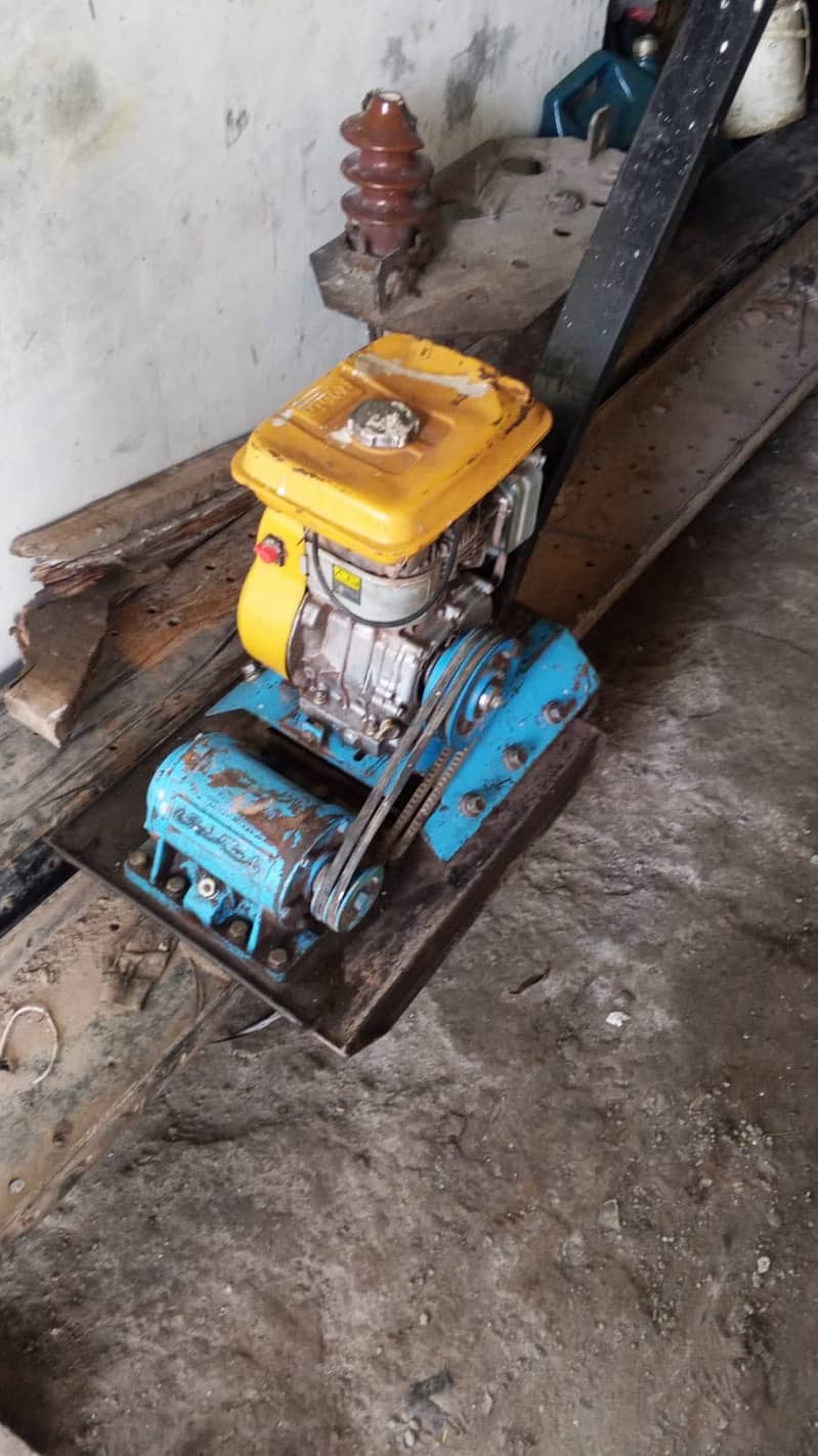 Floor/footpath compactor 1