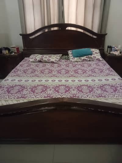 1 double bed, 1 cupboard, 2 side tables