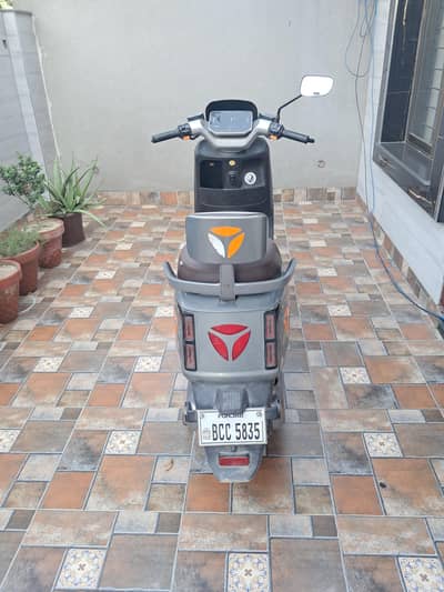 Yadea E Poc H just like new in Warranty
