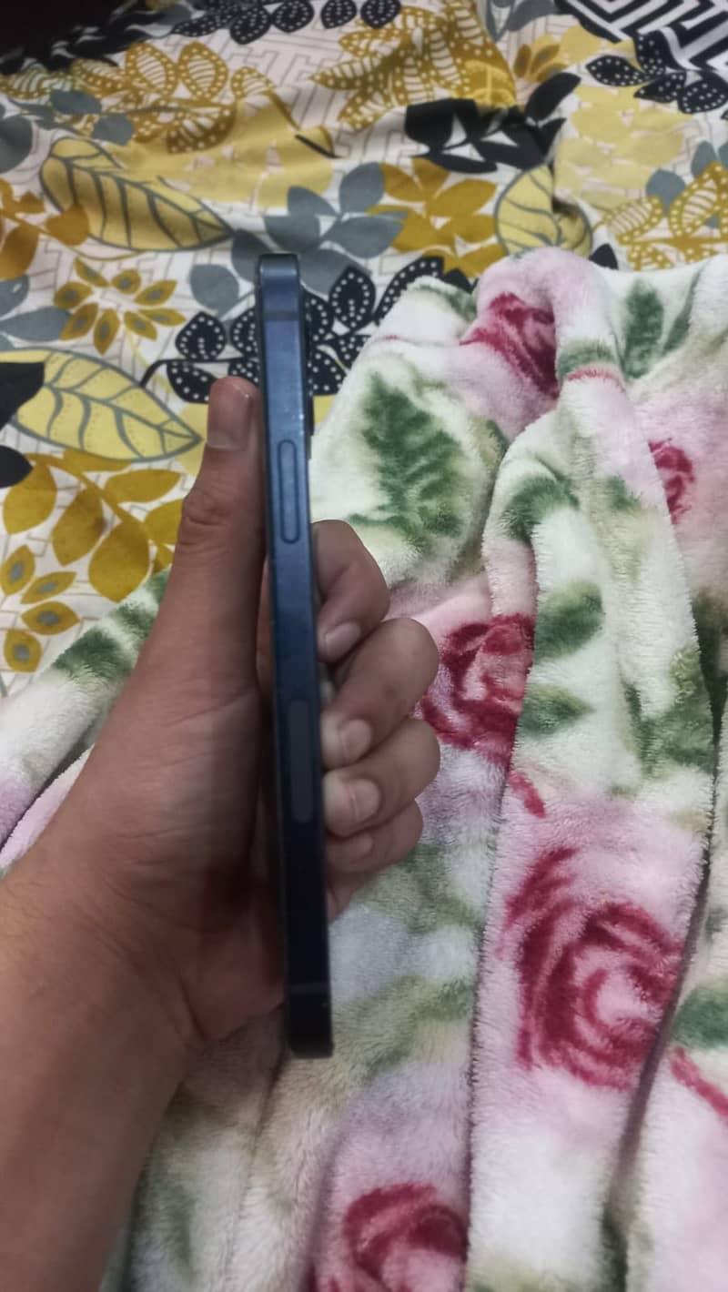 Apple iPhone 12 5