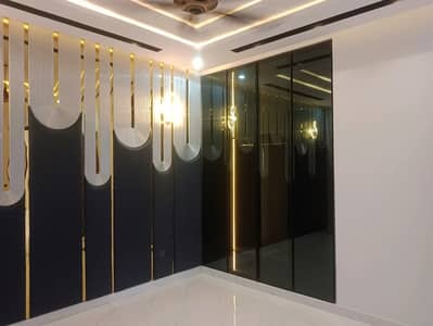 Ready To Buy A House 10 Marla In Bahria Town - Sector E