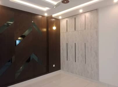 House Of 10 Marla In Bahria Town - Sector E For sale