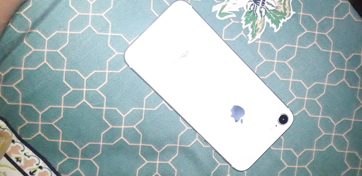 Apple iPhone 8 1