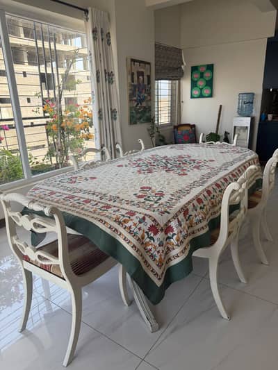 Large Dining Table with 6 Chairs – Good Condition