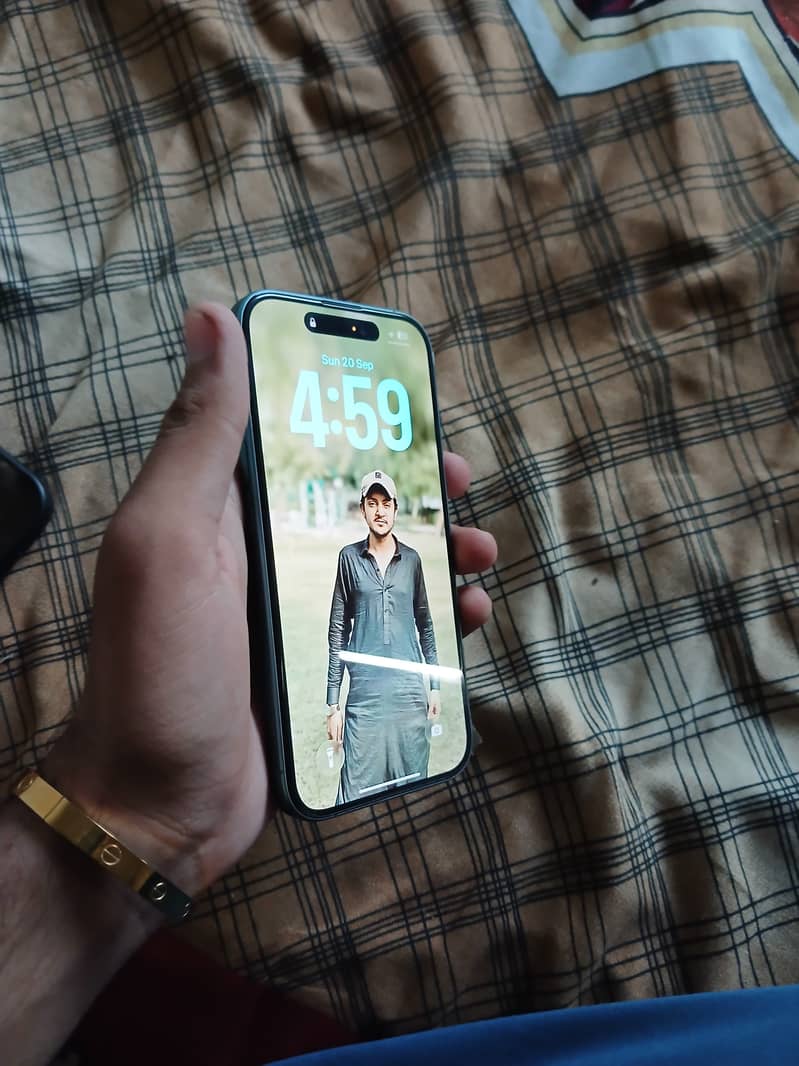 Apple iPhone 16 1