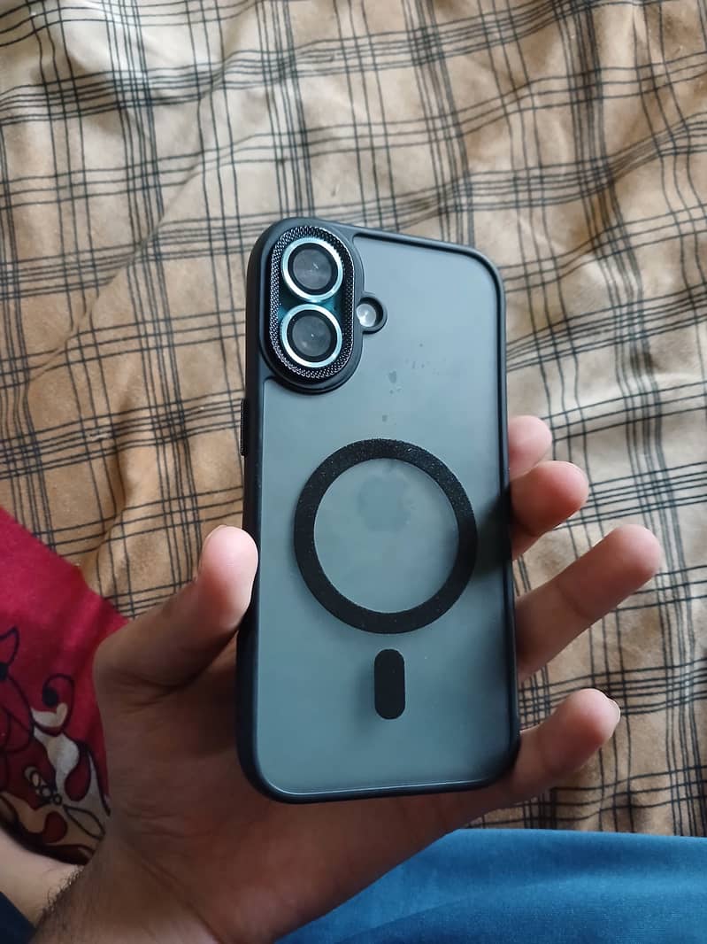 Apple iPhone 16 2