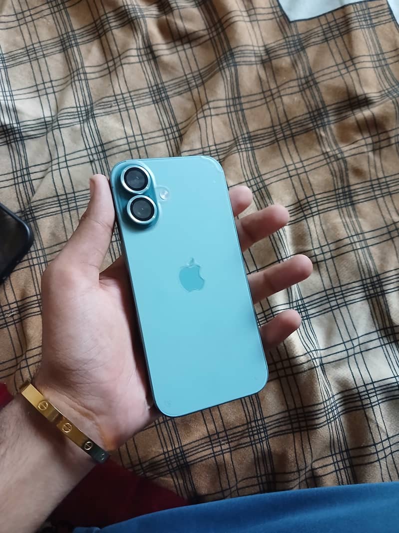 Apple iPhone 16 4