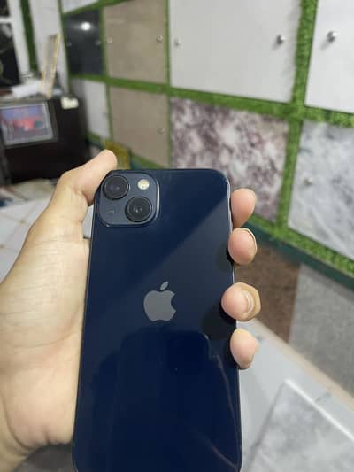Apple iPhone 13