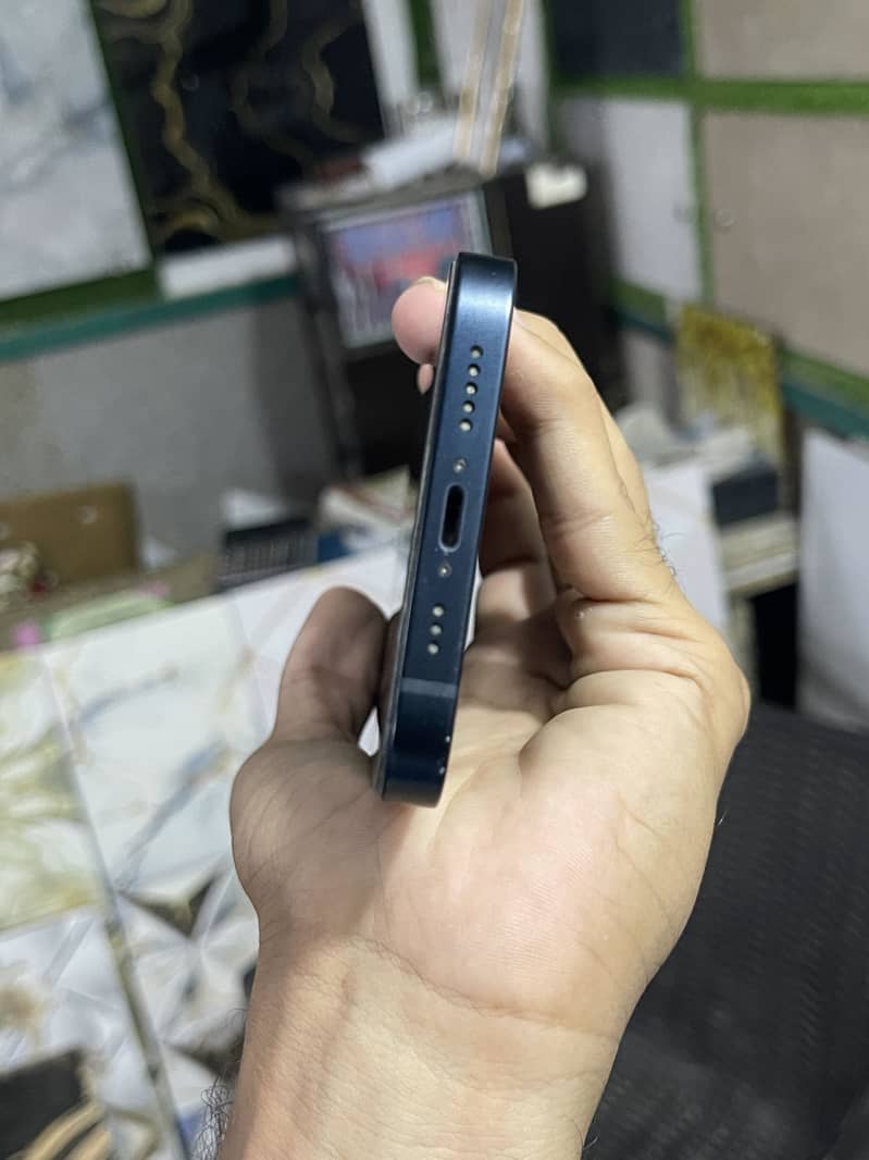 Apple iPhone 13 2