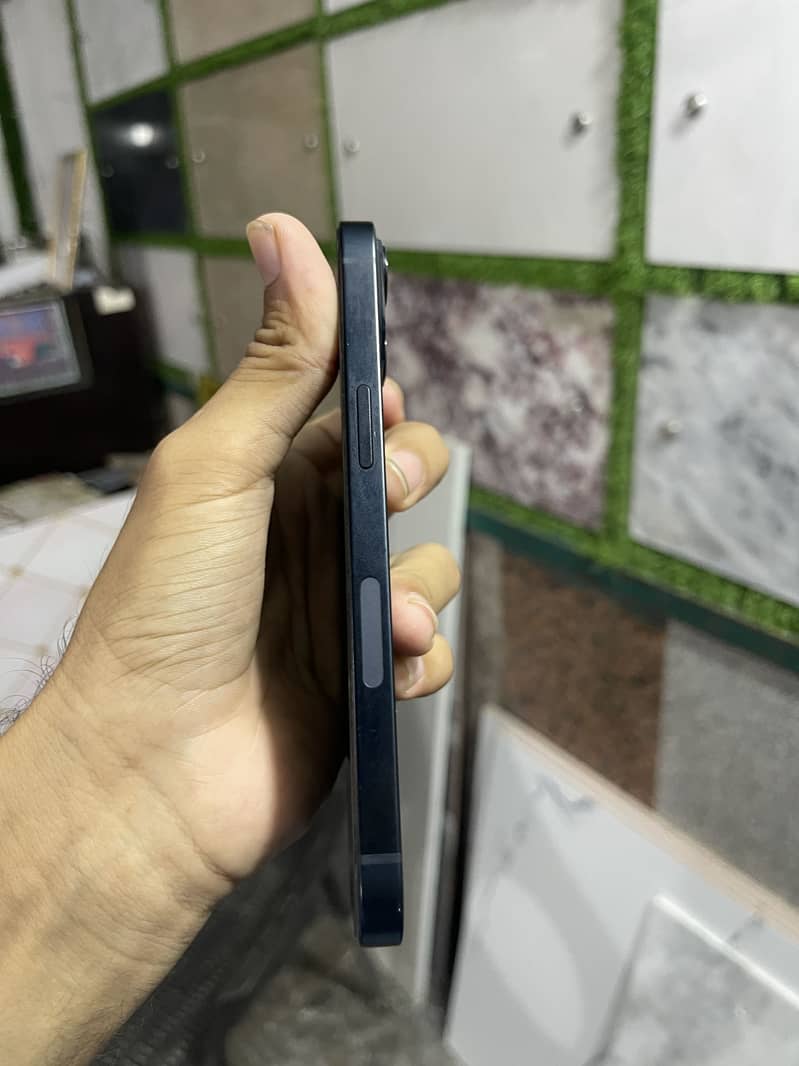 Apple iPhone 13 4