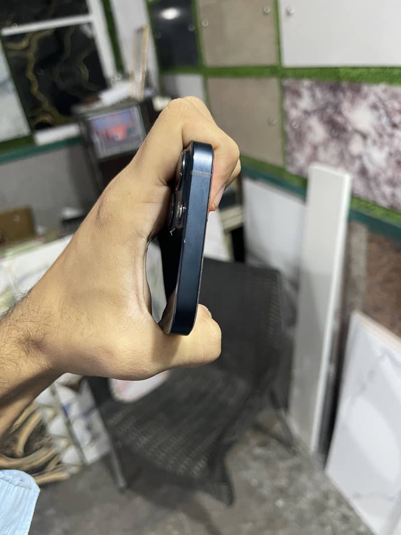 Apple iPhone 13 5