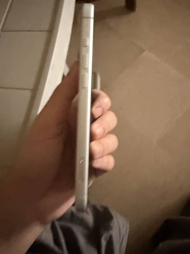 Apple iPhone 17 Pro Max 4