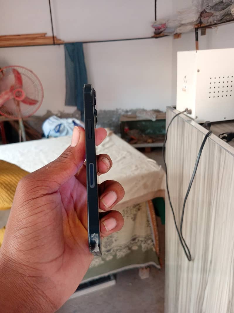 Apple iPhone 13 3