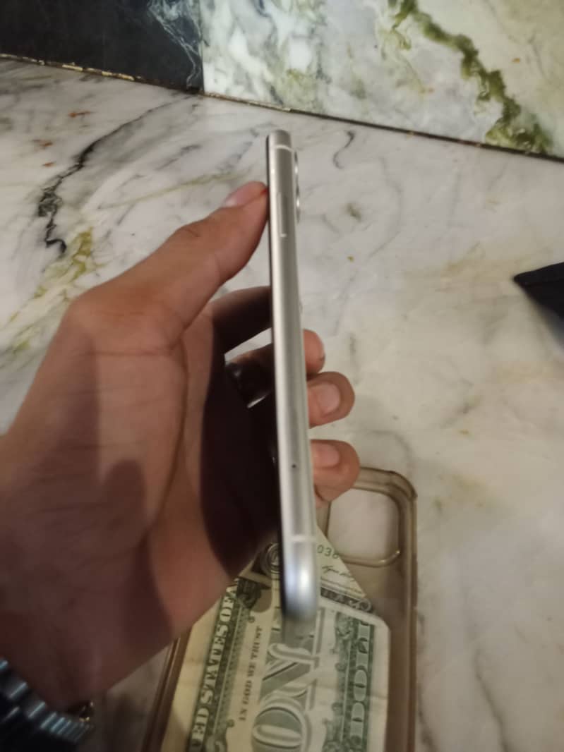 Apple iPhone 11 2