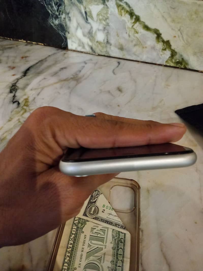 Apple iPhone 11 5