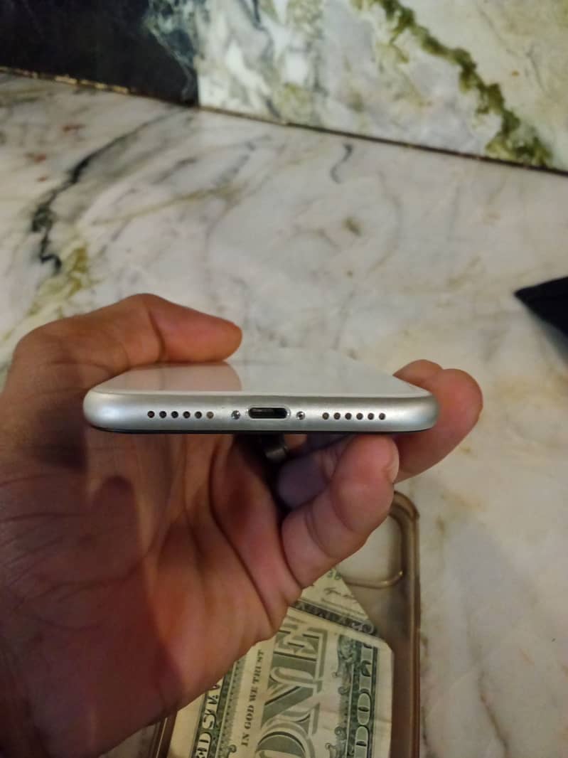 Apple iPhone 11 6