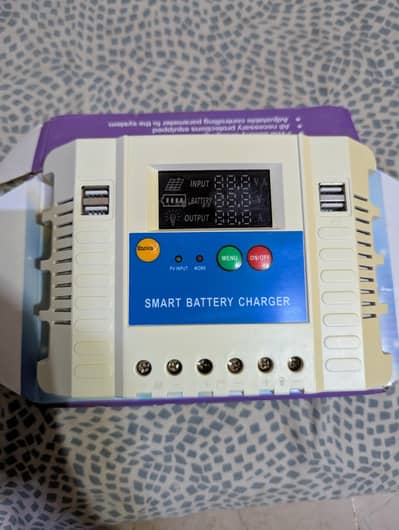Enova 032 Smart PWM Charge Controller (White/Blue)