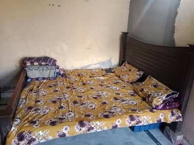 Selling bed king size