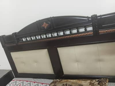 Bed + side tables + dressing table