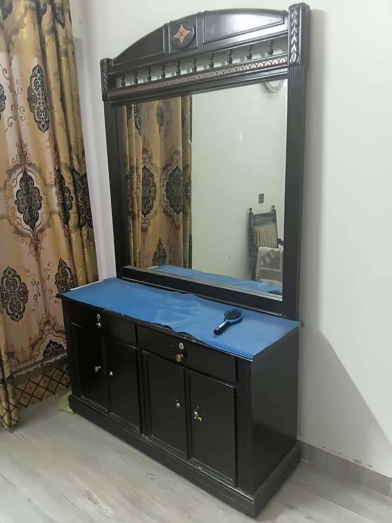Bed + side tables + dressing table 1