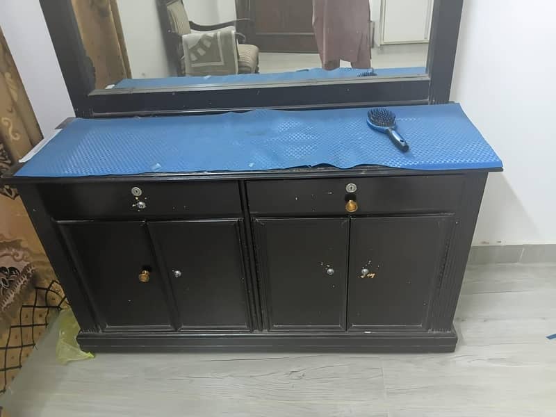Bed + side tables + dressing table 2
