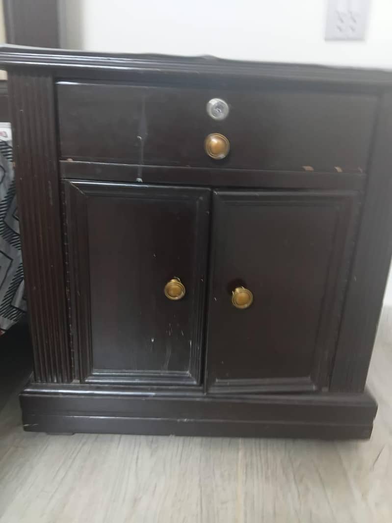 Bed + side tables + dressing table 3