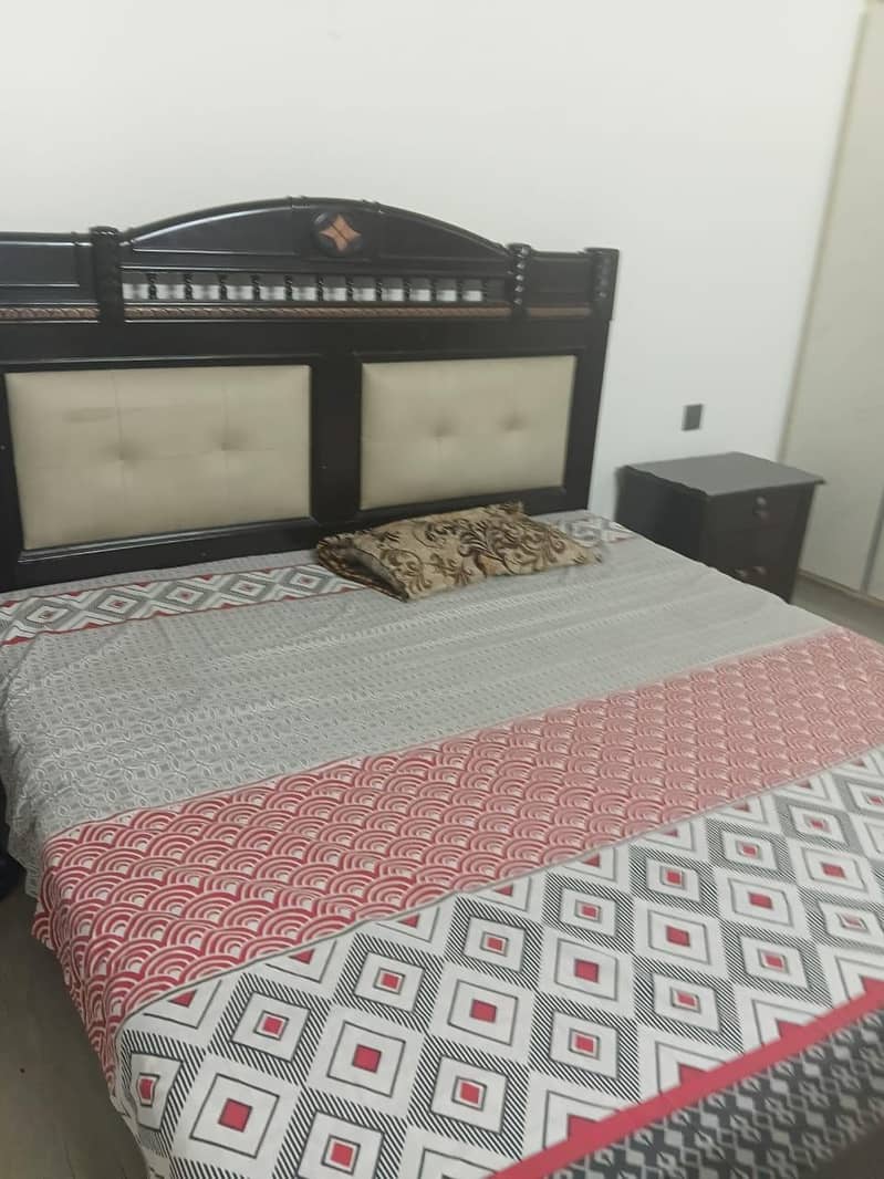 Bed + side tables + dressing table 4