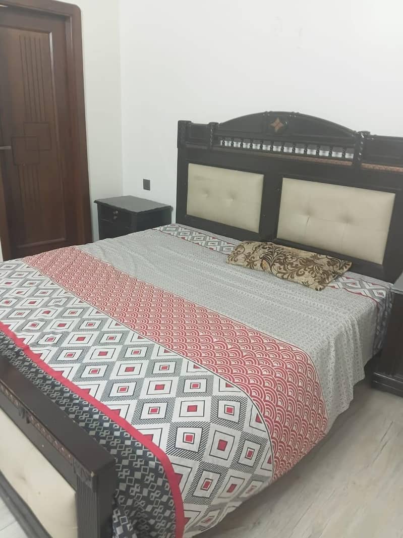 Bed + side tables + dressing table 5
