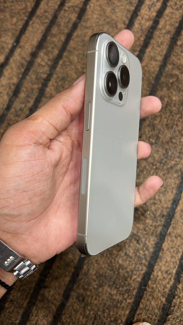 Apple iPhone 15 Pro 1