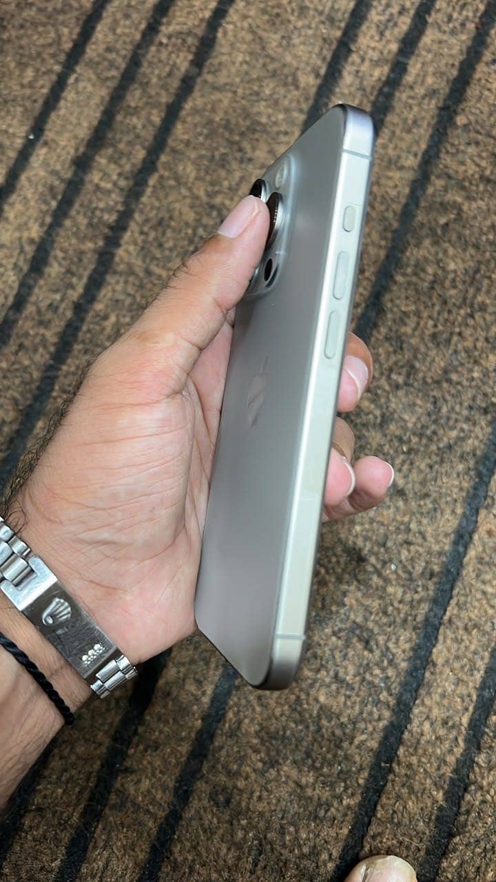 Apple iPhone 15 Pro 2