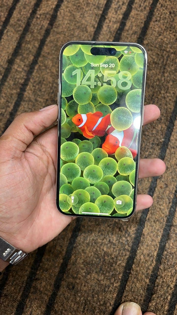 Apple iPhone 15 Pro 3